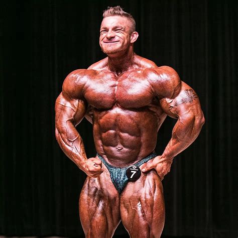 Welsh Bodybuilder Flex Lewis Beats Arnold Schwarzenegger S Mr Olympia