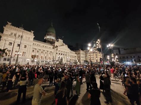 DNU Y CACEROLAZOS Milei anunció por cadena nacional la derogación de