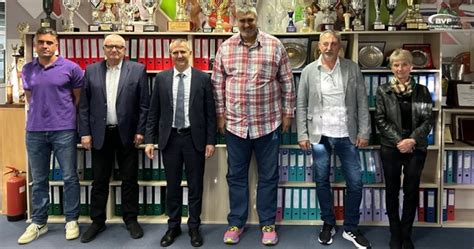 Министър Димитър Илиев към волейболната федерация: Вие сте добрият пример!