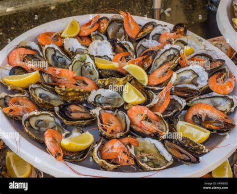 Seafood Platter Of Shrimp And Oysters Stock Photo 169587924 Alamy