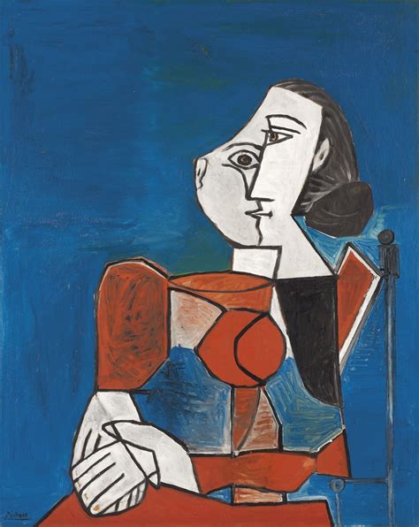 Femme Assise En Costume Rouge Sur Fond Bleu Woman Sitting In Red