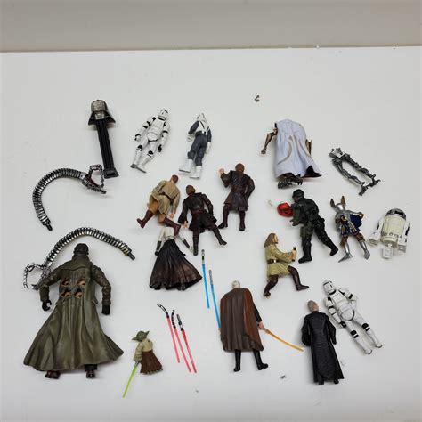 Buy the Action Figures Lot Star Wars + More | GoodwillFinds