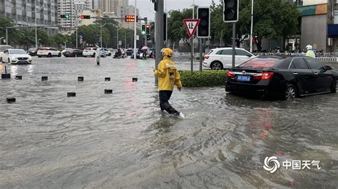 广西南宁遭遇大暴雨 城区内涝严重车行如船 广西高清图片 中国天气网