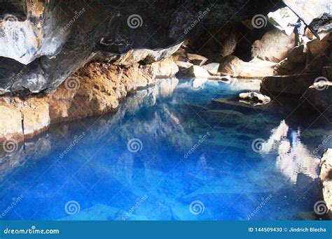 Caverna De Grjotagja Isl Ndia Foto De Stock Imagem De Nadada Mola