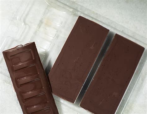 How To Mould Chocolate Chocopedia Cocoa Runners