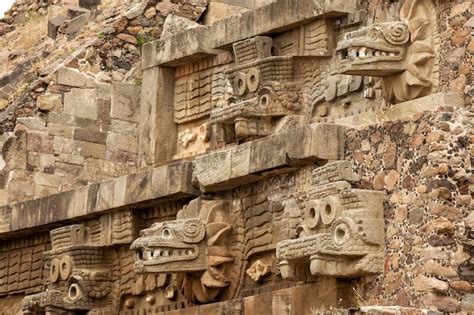 Las Paredes De La Pir Mide Est N Decoradas Con Tallas De Piedra