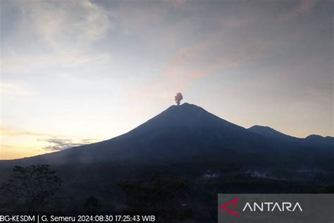 Gunung Semeru Kembali Erupsi Disertai Letusan Setinggi 900 Meter