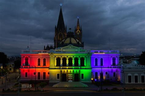 El Musa Se Ilumina Con Los Colores Del Arco Ris Por La Diversidad Sexual