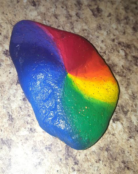 Spectrum rainbow painted rock #undercoverrocks #dixon74 | Painted rocks ...