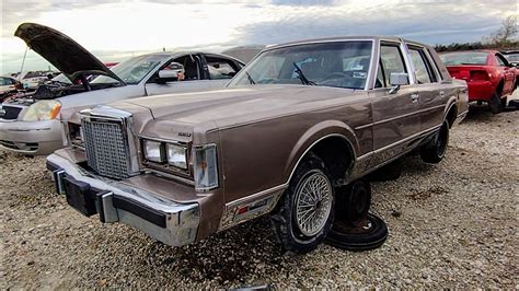 What Happened Too Nice To End Up Here 1986 Lincoln Town Car Signature Series Junkyard Find