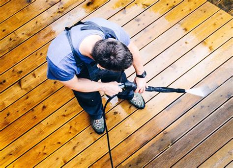 Benefits Of Pressure Washing A Wood Deck S L Spindles