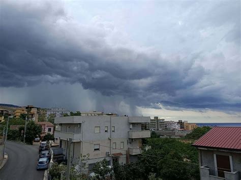 Maltempo Violenti Temporali In Calabria E Sicilia Spettacolare Shelf