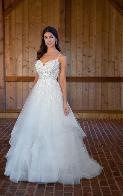 Tulle Ball Gown Wedding Dress With Sweetheart Neckline And Spaghetti