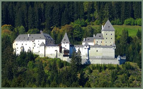 Das Schloss Moosham Zeigt Sich Von Der Sch Nen Seite Lungau