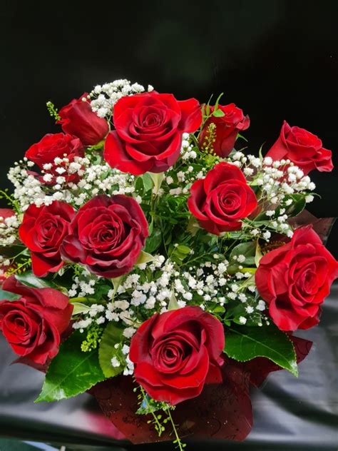 Luxury Red Roses With Gypsophila Buy Online Or Call