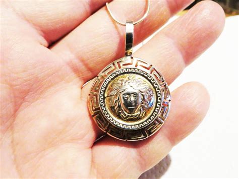 Сребърно синджирче и медальон Versace горгоната Медуза за ценители и ...