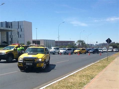 G1 Alunos De Medicina Da UnB Fecham Eixo Monumental Durante Protesto