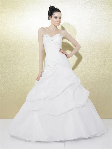 The Stunning And Fabulous A Line Strapless Sweetheart Neck White