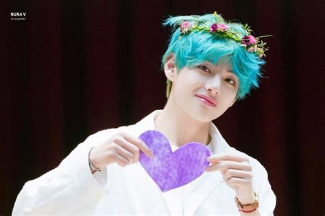 Ways Bts S V Shows Army How Much He Purples Them