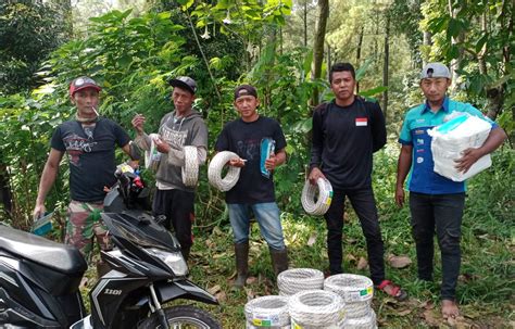 Hj Anisah Syakur Dan Gus Hilmy Terangi Jalan Sejauh 1000 Meter Di