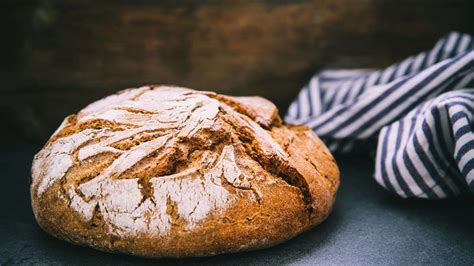 Bauernbrot backen Dieses Rezept schmeckt wie frisch vom Bäcker