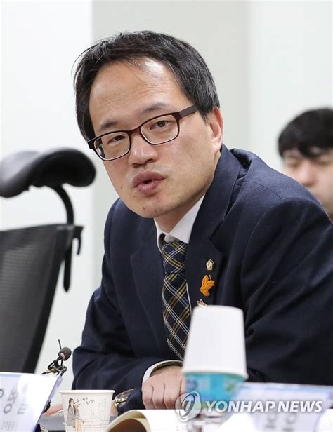 정보기본권과 개헌 발언하는 박주민 연합뉴스