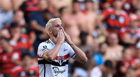 São Paulo domina o Flamengo no Maracanã e vence 1º jogo da final da