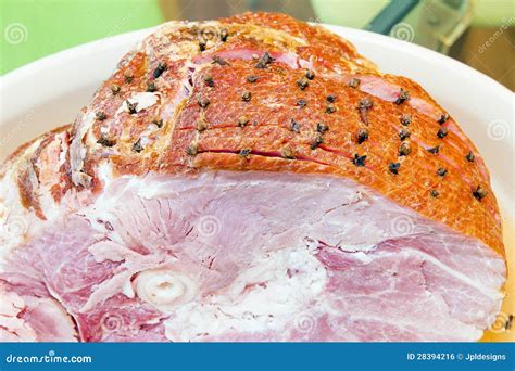 Jambon De Coupure De Spirale Avec Des Clous De Girofle Photo Stock Image Du Repas Entrée