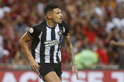 Botafogo fecha ano bom aproveitamento nos clássicos Veja