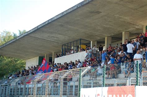 Cosenza A Caccia Di Entusiasmo Allenamento A Porte Aperte Tifo Cosenza