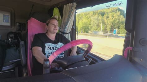 Lkw Lenkerin Nadine Pahitsch Trucker Babe Aus Eltendorf F Hrt Auf