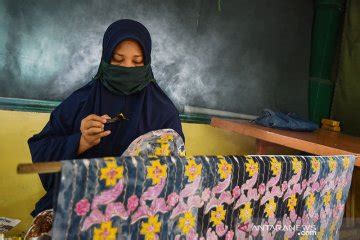 Batik Melayu Riau Kekurangan Penerus Hanya Dua Perajin Tersisa Antara