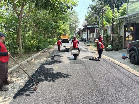 Sekda Kabupaten Bekasi Bersama Dprd Tinjau Jalan Rusak