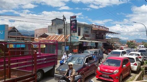 Tak Ada Petugas Sejumlah Pengendara Turun Atur Lalu Lintas Di Kawasan