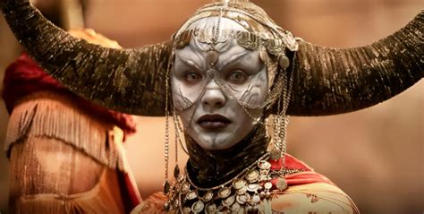 Премьеры Netflix - Мятежная луна - Побег из курятника-2 - Оставь мир позади