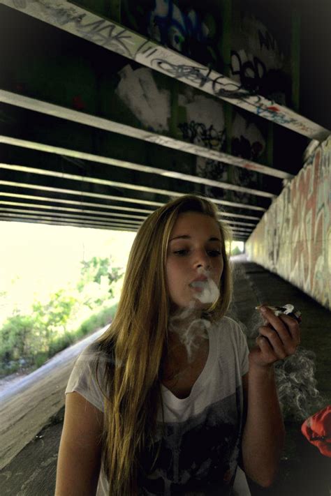 Pretty Stoner Girls