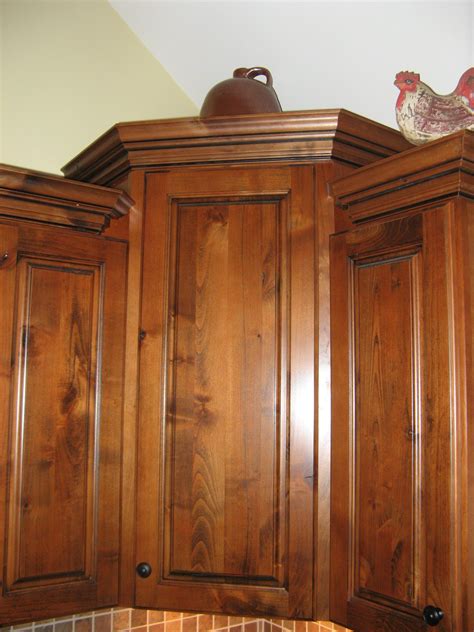 Cutting Crown Molding On Corner Cabinet Image To U