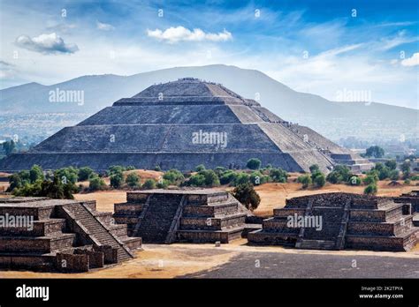 Teotihuacan pyramids hi-res stock photography and images - Alamy