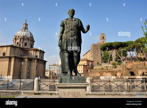 Caesar Statue High Resolution Stock Photography And Images Alamy