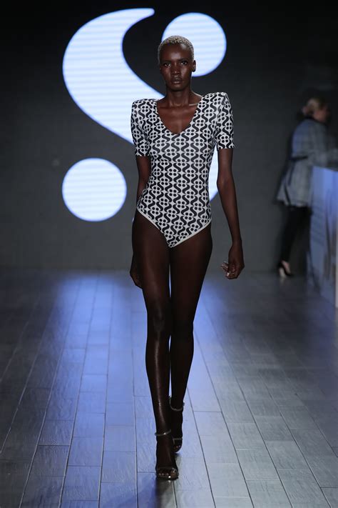 NYFW: Serena Williams Stuns The Crowd With A Sultry Autumn/Winter 2019 ...