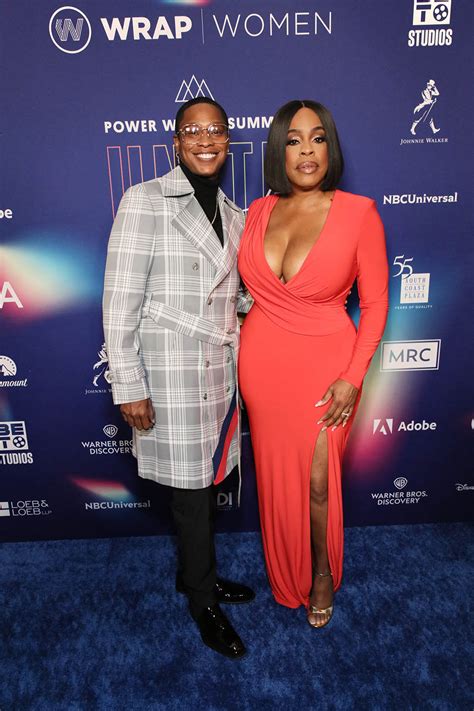 Niecy Nash Dons Plunging Slit Dress And Sandals At Thewraps Summit