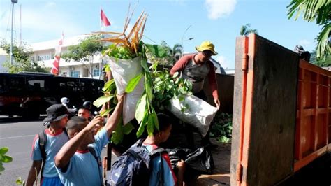 Walikota Surabaya Bergerak Biasakan Warga Kerja Bakti Demi Kebersihan