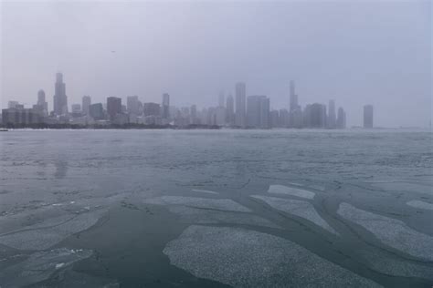 Chicago tries to keep warm as temperatures, wind chills plunge ...