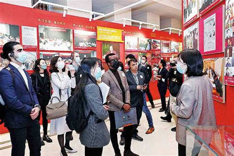 Tour Teaches Expatriates About Chinese Democracy Chinadaily Cn