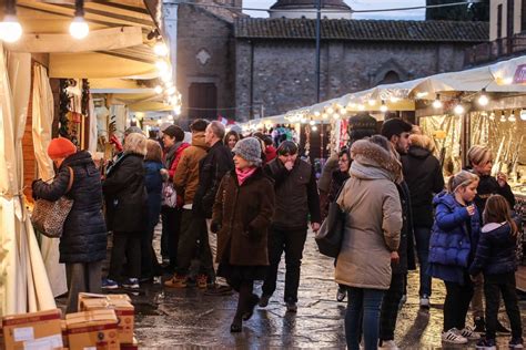 Dpcm In Toscana Non Ci Saranno I Mercatini Di Natale Tremano