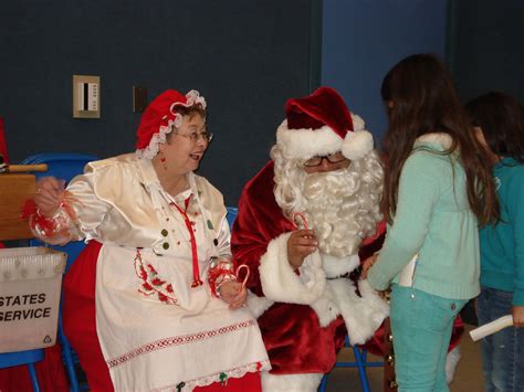 SANTA CLAUS MAKES TIME FOR LOCAL KIDS AT NEWPARK MALL | Newark, CA Patch