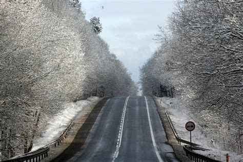 Uwaga Kierowcy Imgw Ostrzega Przed Marzn Cymi Opadami Deszczu Na