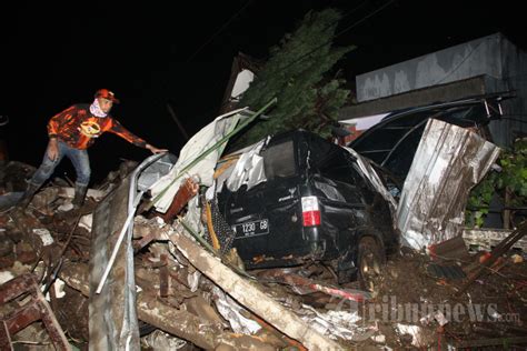 Banjir Bandang Terjang Kota Batu Malang Foto 14 1899775 TribunNews