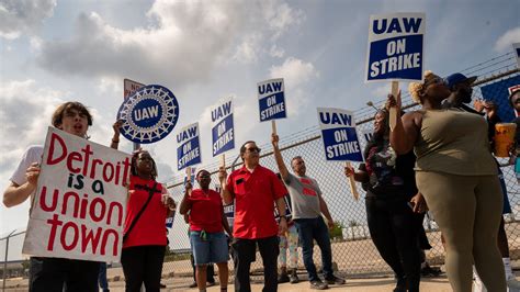 UAW Strike Expands Again Impacting 7 000 More Workers WDET 101 9 FM