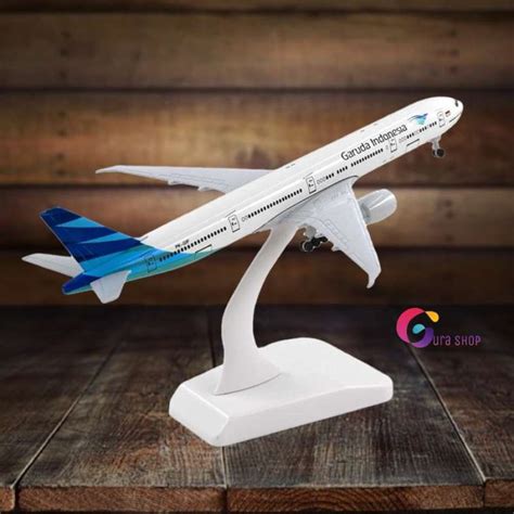 Promo Diecast Miniature Pesawat Garuda Indonesia B777 300er Diskon 23